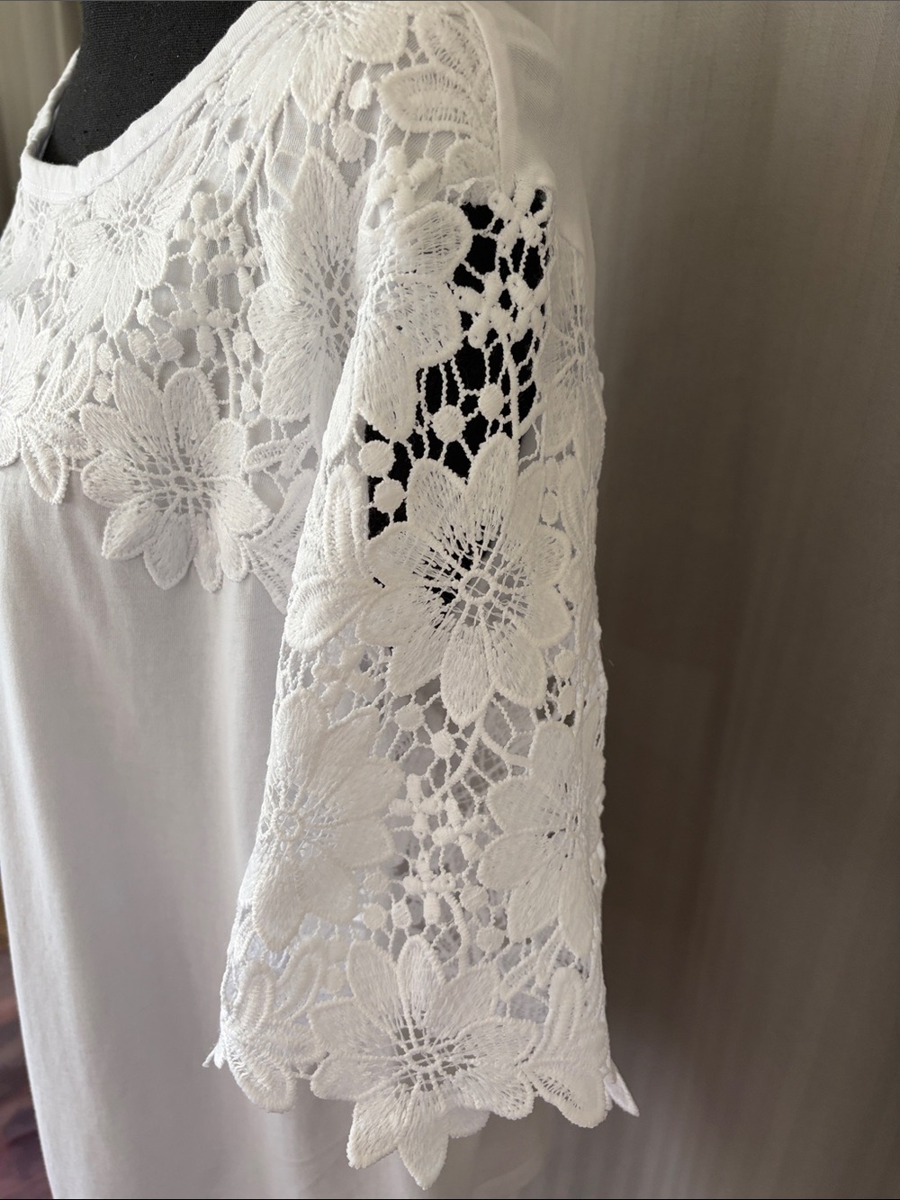Rafaella White Floral Embroidered Lace Yoke & Sleeve Top - Picture 4 of 6